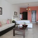 Yalis Hotel